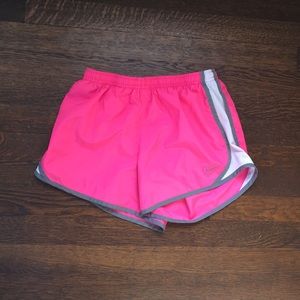 Girls L Nike Tempo shorts pink